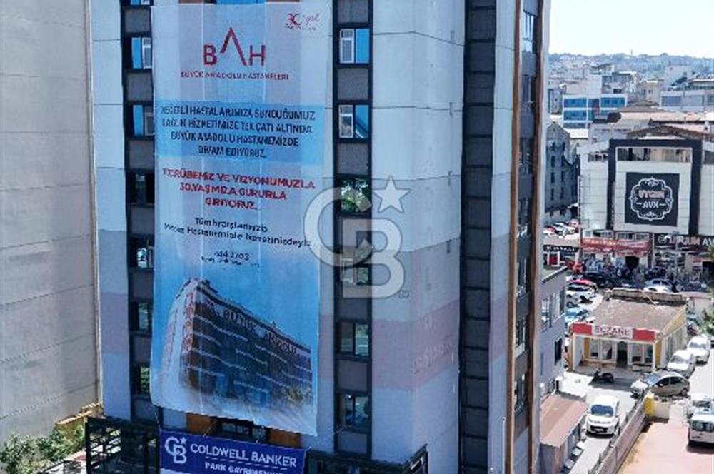 CB/PARK RUŞEN OKUL'DAN CUMHURİYET MEYDANINDA KOMPLE KİRALIK BİNA