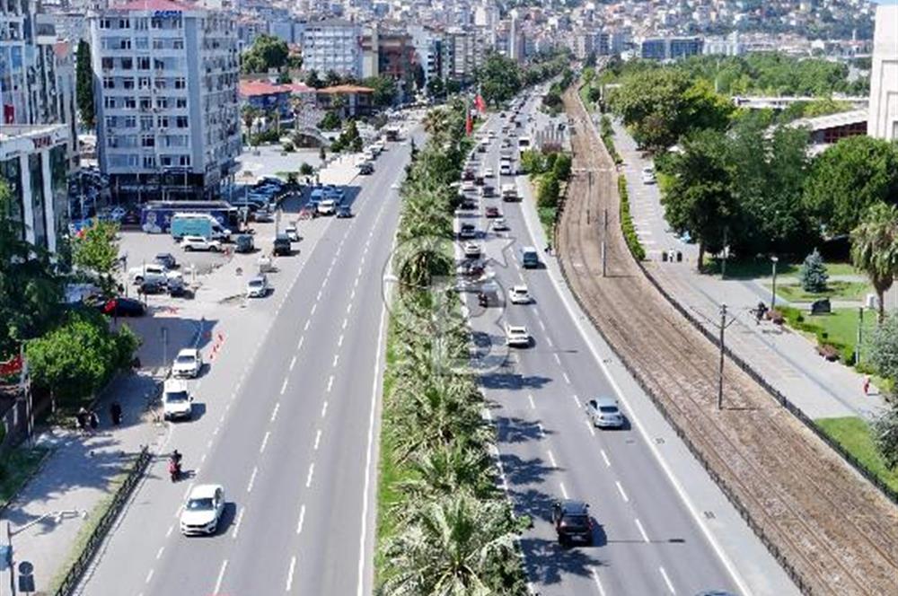 CB/PARK RUŞEN OKUL'DAN CUMHURİYET MEYDANINDA KOMPLE KİRALIK BİNA