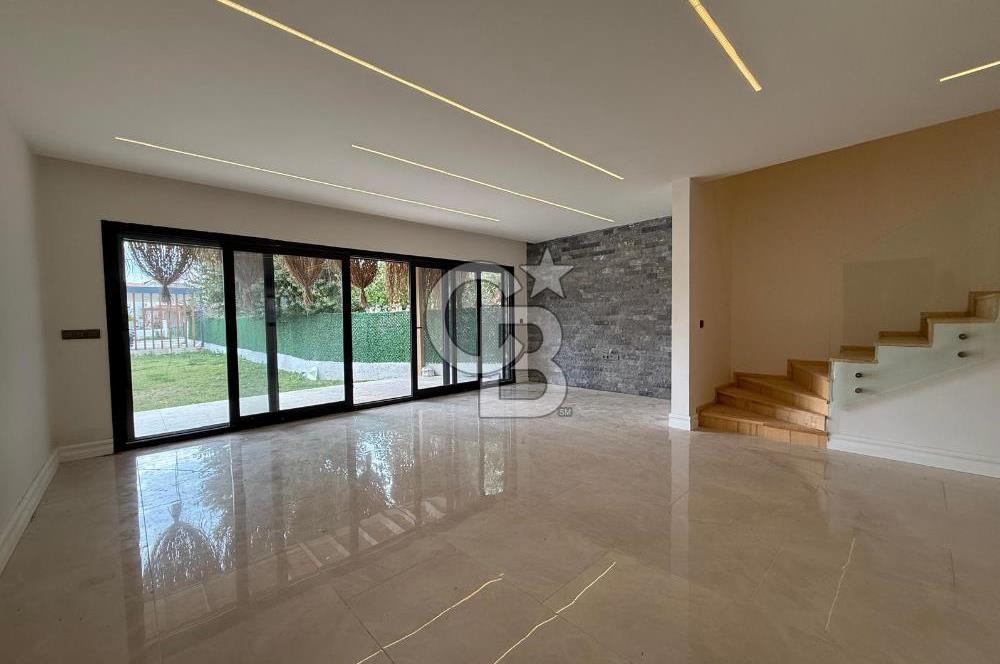 Çeşme Ilıca'da Satılık 4 + 1 Dubleks Villa