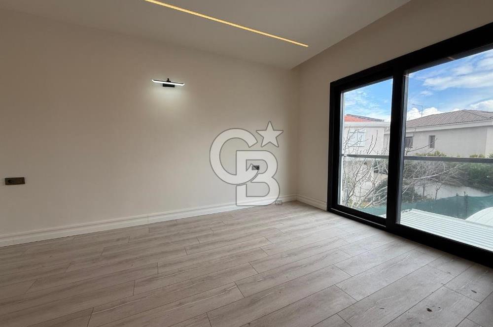Çeşme Ilıca'da Satılık 4 + 1 Dubleks Villa