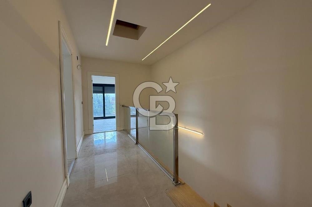 Çeşme Ilıca'da Satılık 4 + 1 Dubleks Villa