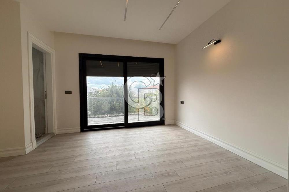 Çeşme Ilıca'da Satılık 4 + 1 Dubleks Villa
