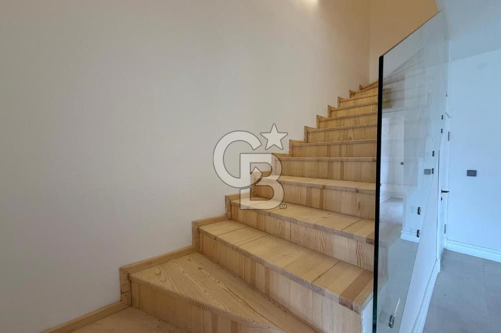 Çeşme Ilıca'da Satılık 4 + 1 Dubleks Villa
