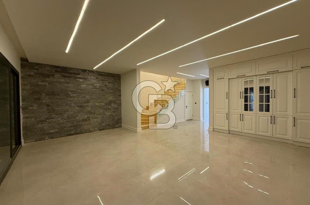 Çeşme Ilıca'da Satılık 4 + 1 Dubleks Villa