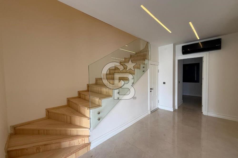Çeşme Ilıca'da Satılık 4 + 1 Dubleks Villa
