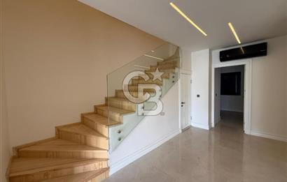 Çeşme Ilıca'da Satılık 4 + 1 Dubleks Villa