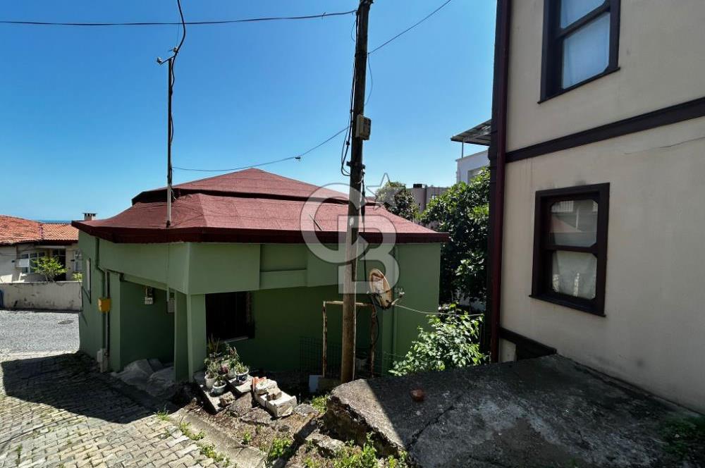 TAŞBAŞI GİRİŞİNDE DENİZ MANZARALI 3 PARSELLİ KİRALIK EV VE ARSA