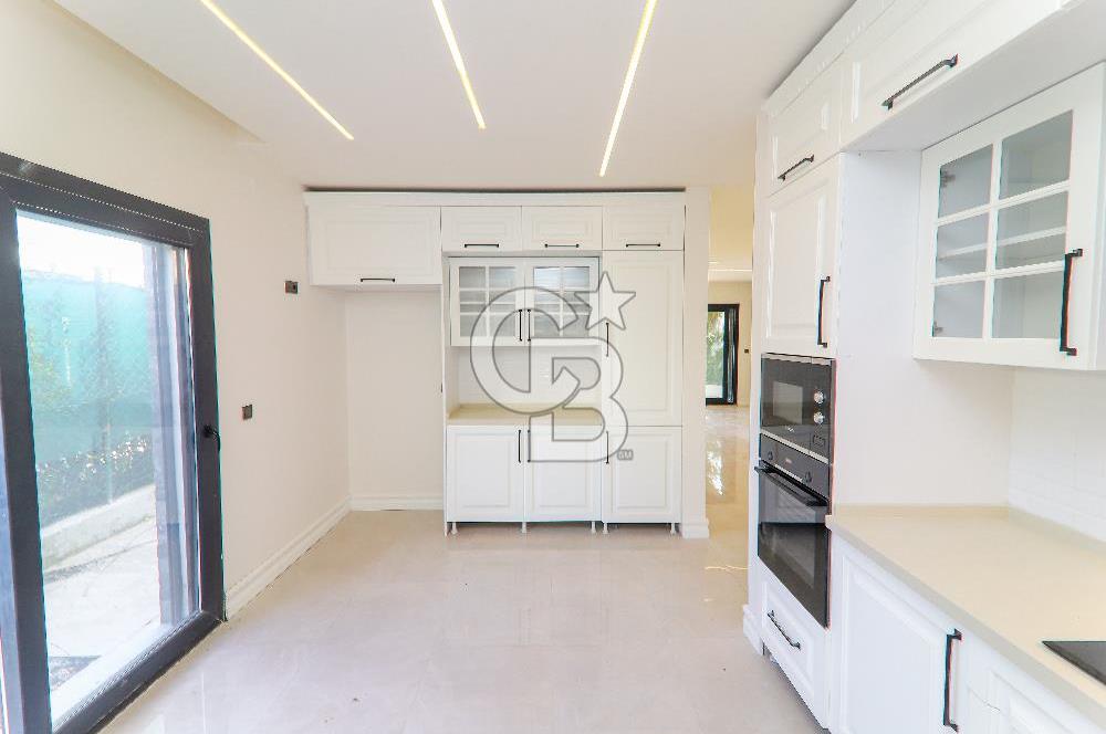 Çeşme Ilıca'da Satılık 4 + 1 Dubleks Villa