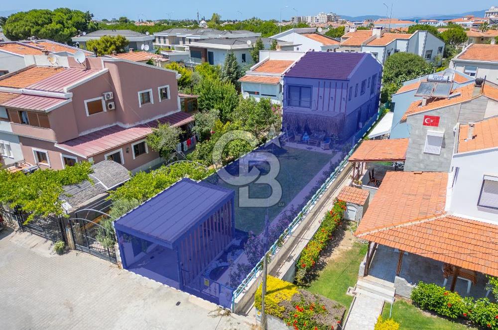 Çeşme Ilıca'da Satılık 4 + 1 Dubleks Villa