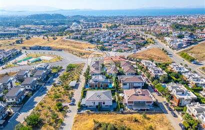 Güzelbahçe Kahramandere'de Satılık Sıfır Lüks Villa