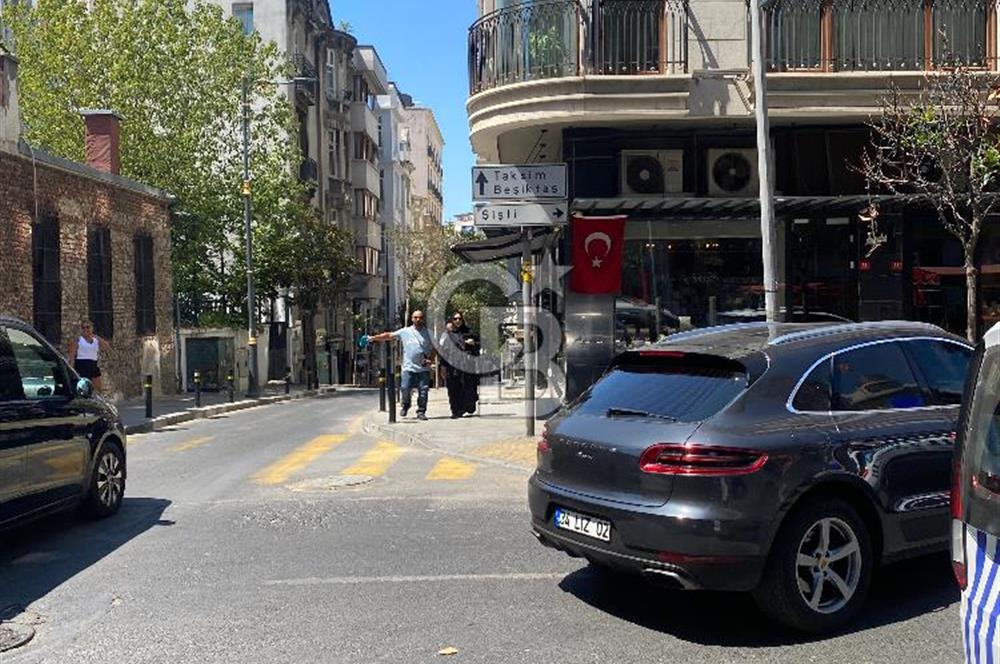 Nişantaşı'na Komşu, Prestijli Konumda Satılık Ofis
