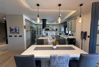 Kemalpaşa Ulucak’ta 380m2 Havuzlu 6+1 Satılık Müstakil Vill
