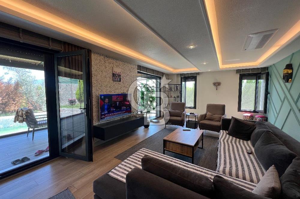 Kemalpaşa Ulucak’ta 380m2 Havuzlu 6+1 Satılık Müstakil Vill