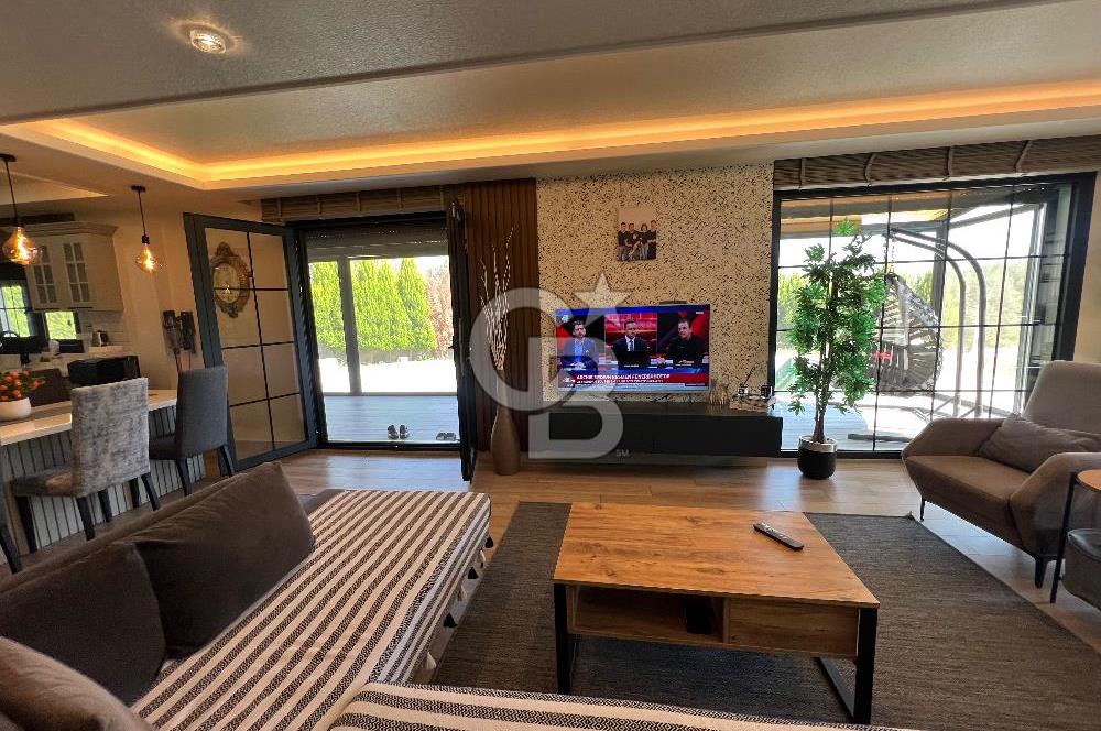 Kemalpaşa Ulucak’ta 380m2 Havuzlu 6+1 Satılık Müstakil Vill