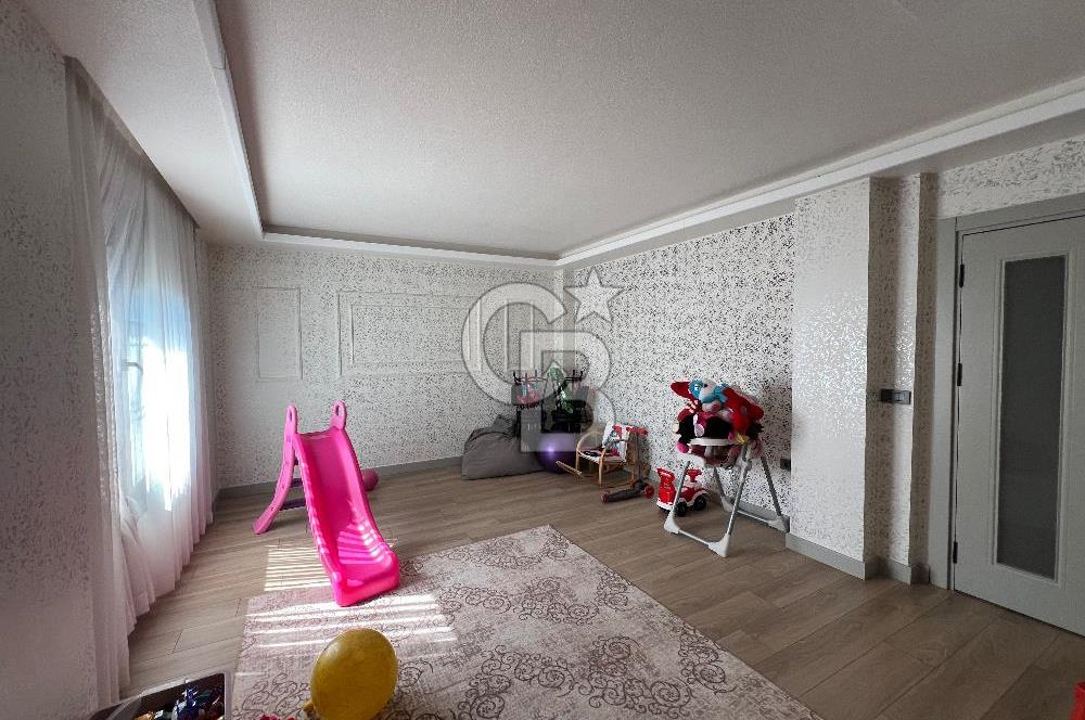 Kemalpaşa Ulucak’ta 380m2 Havuzlu 6+1 Satılık Müstakil Vill