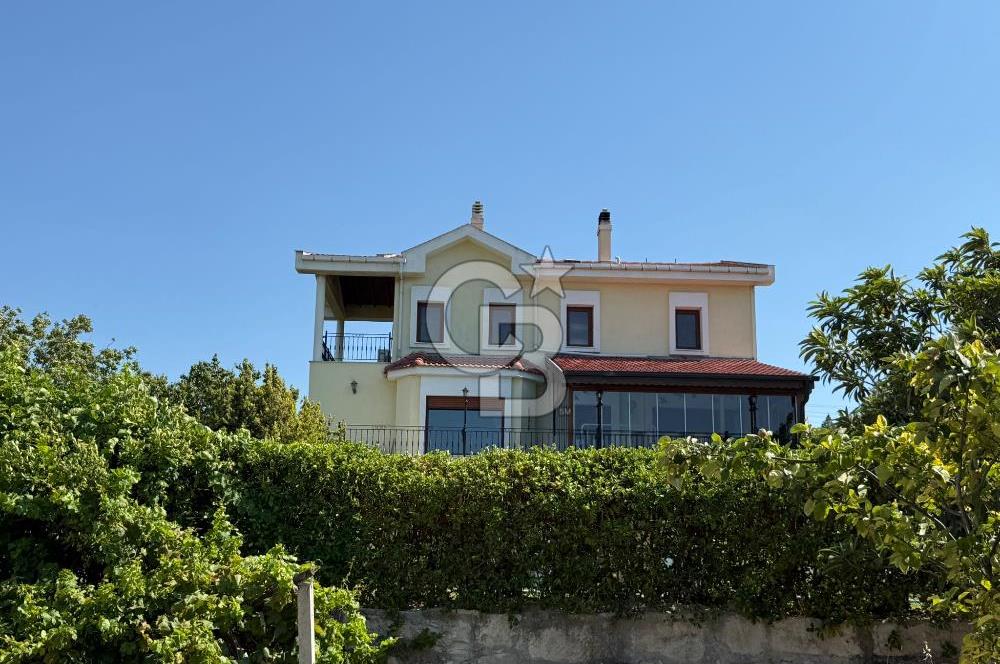 Urla’da Satılık Müstakil Havuzlu Malikane