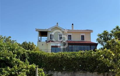 Urla’da Satılık Müstakil Havuzlu Malikane