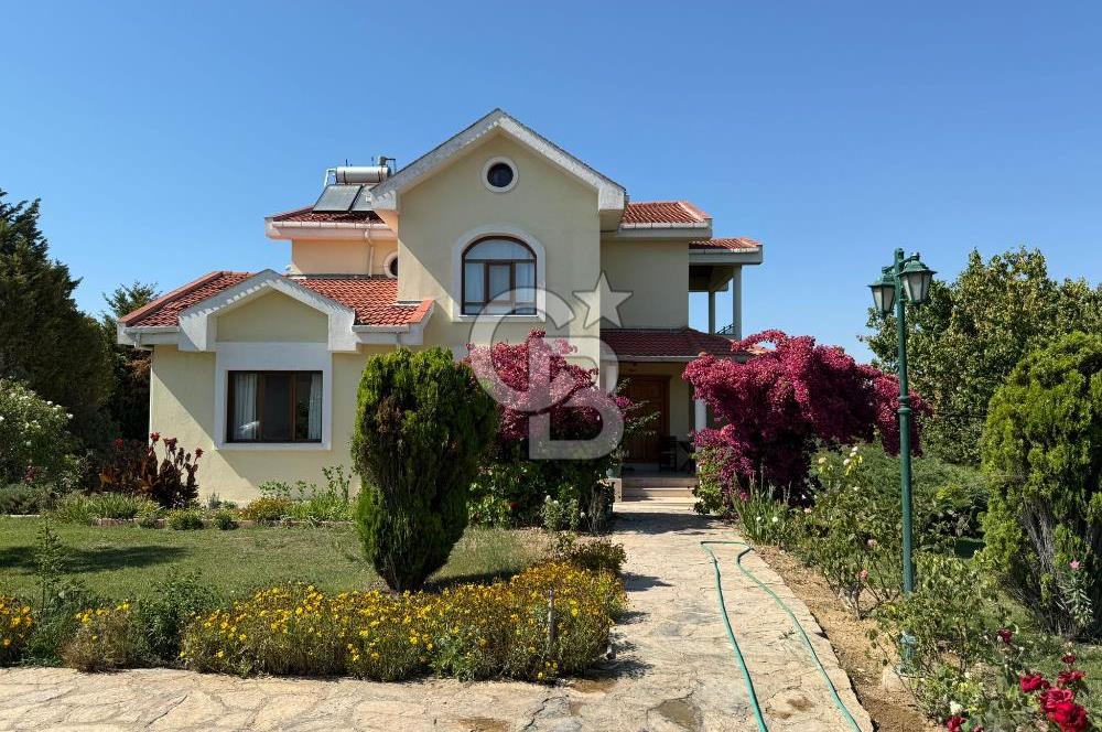 Urla’da Satılık Müstakil Havuzlu Malikane