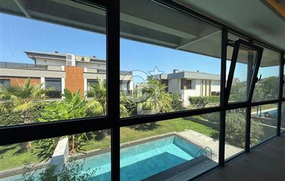 Güzelbahçe Kahramandere'de Satılık Sıfır Lüks Villa