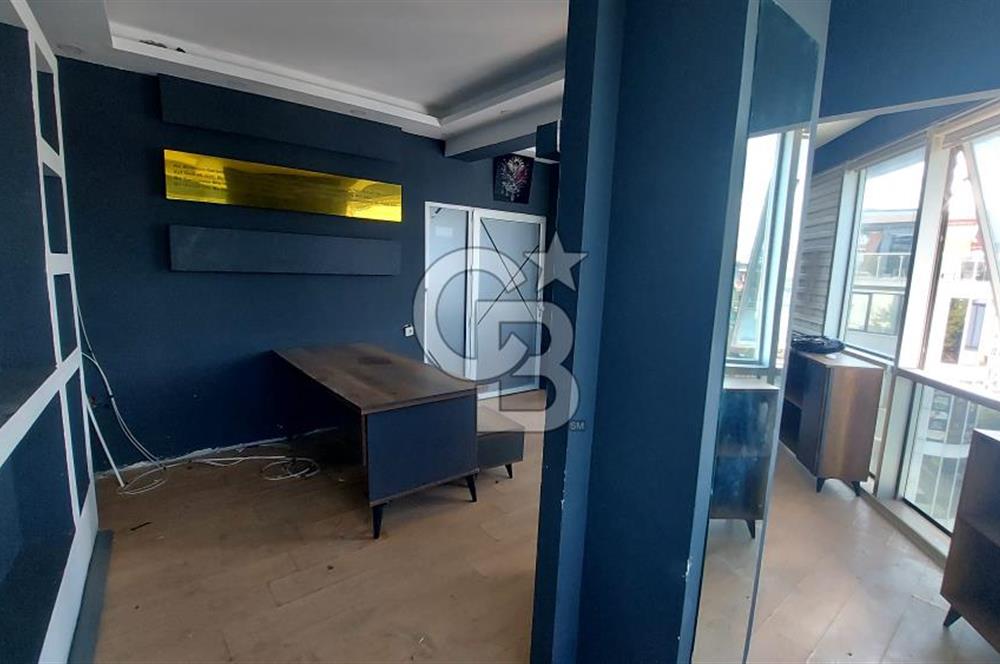  ÇAYIROVA BEL.KARŞISINDA 1+1 TABELA DEĞERİ YÜKSEK KİRALIK OFİS