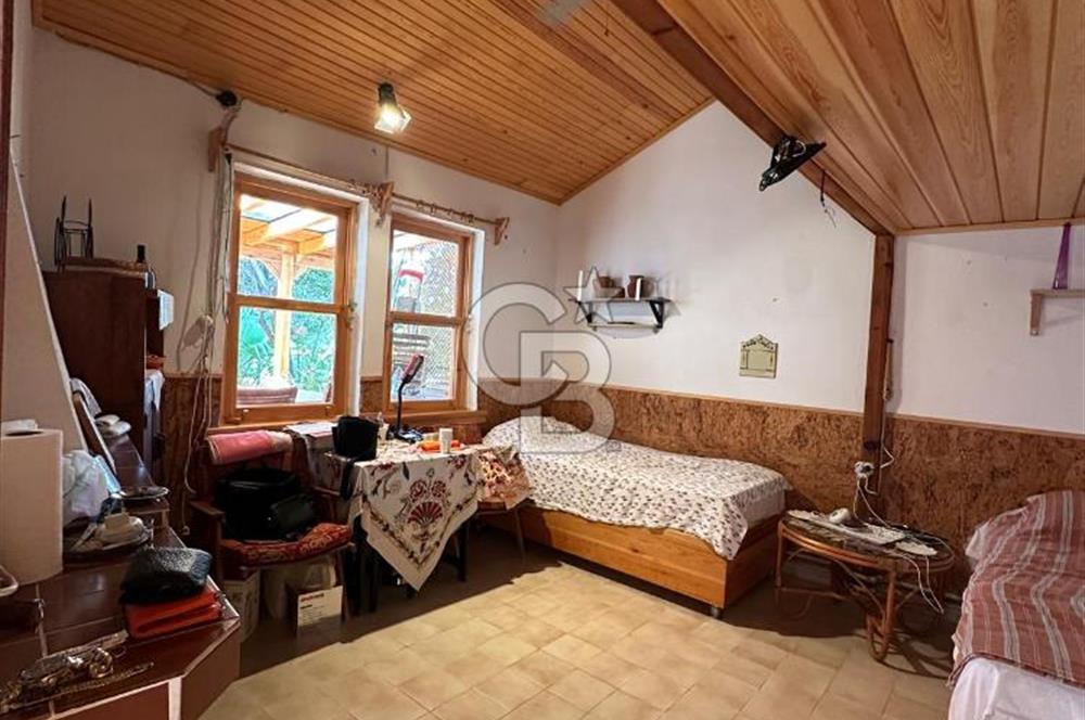 BOZCAADA SULUBAHÇE'DE DENİZE SIFIR YAZLIK EV VE BAĞ ARAZİSİ