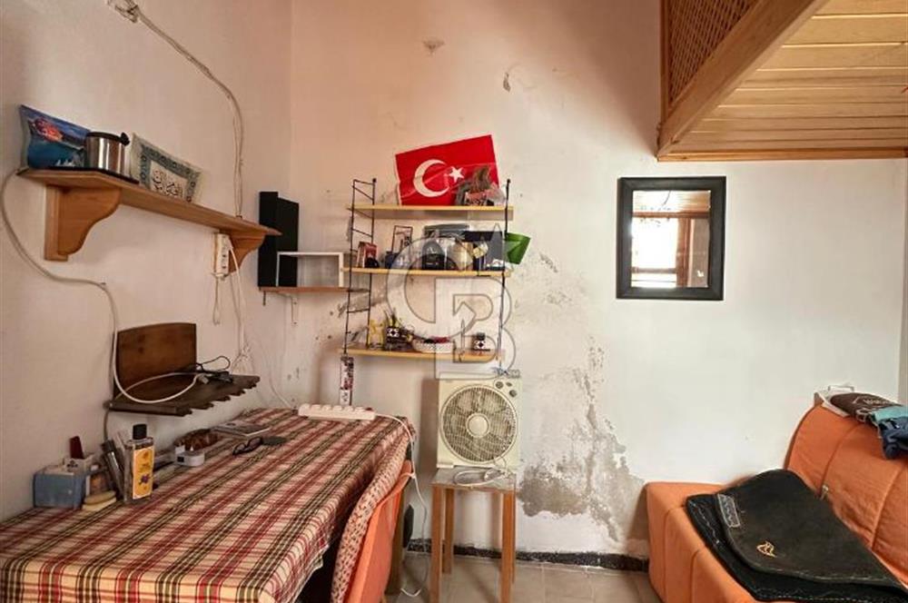 BOZCAADA SULUBAHÇE'DE DENİZE SIFIR YAZLIK EV VE BAĞ ARAZİSİ
