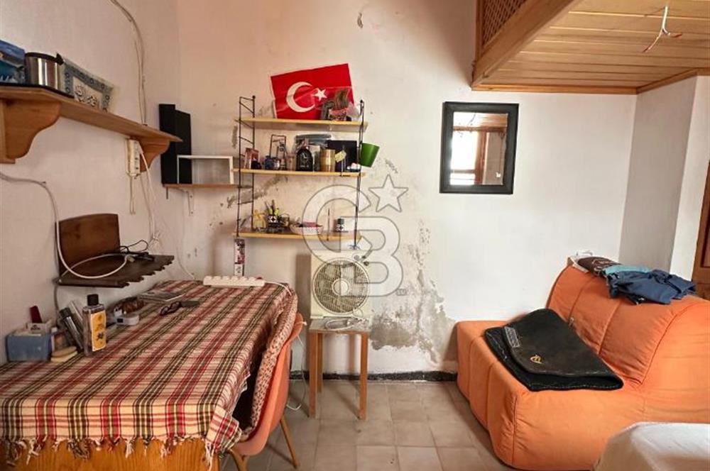BOZCAADA SULUBAHÇE'DE DENİZE SIFIR YAZLIK EV VE BAĞ ARAZİSİ