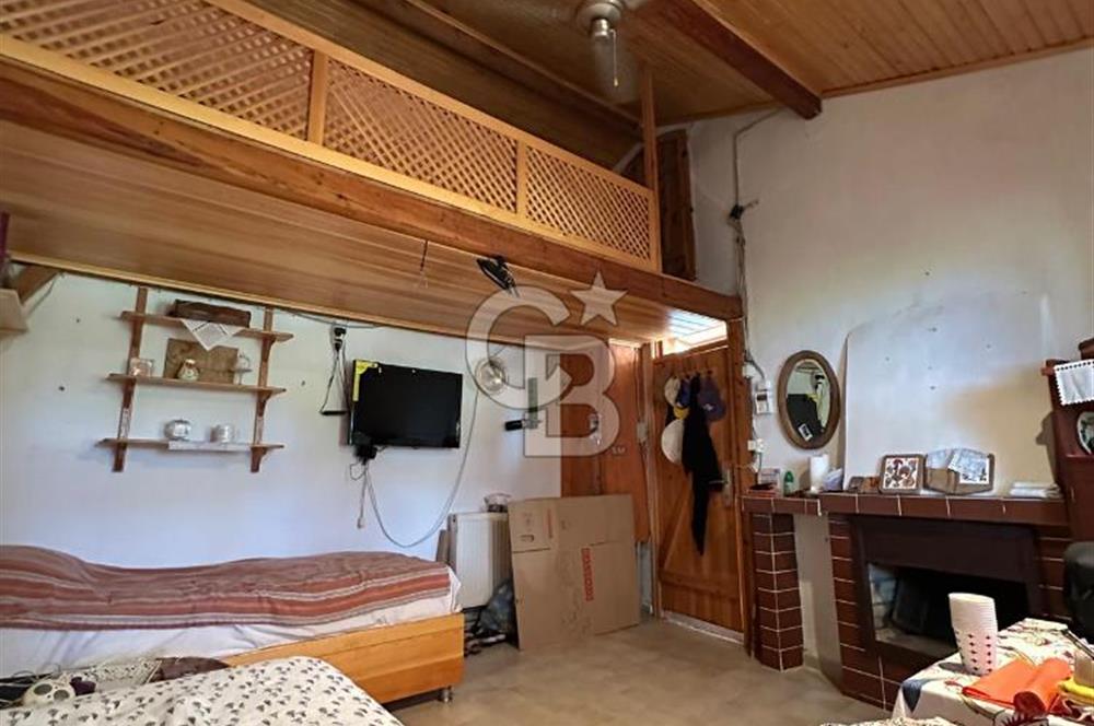 BOZCAADA SULUBAHÇE'DE DENİZE SIFIR YAZLIK EV VE BAĞ ARAZİSİ