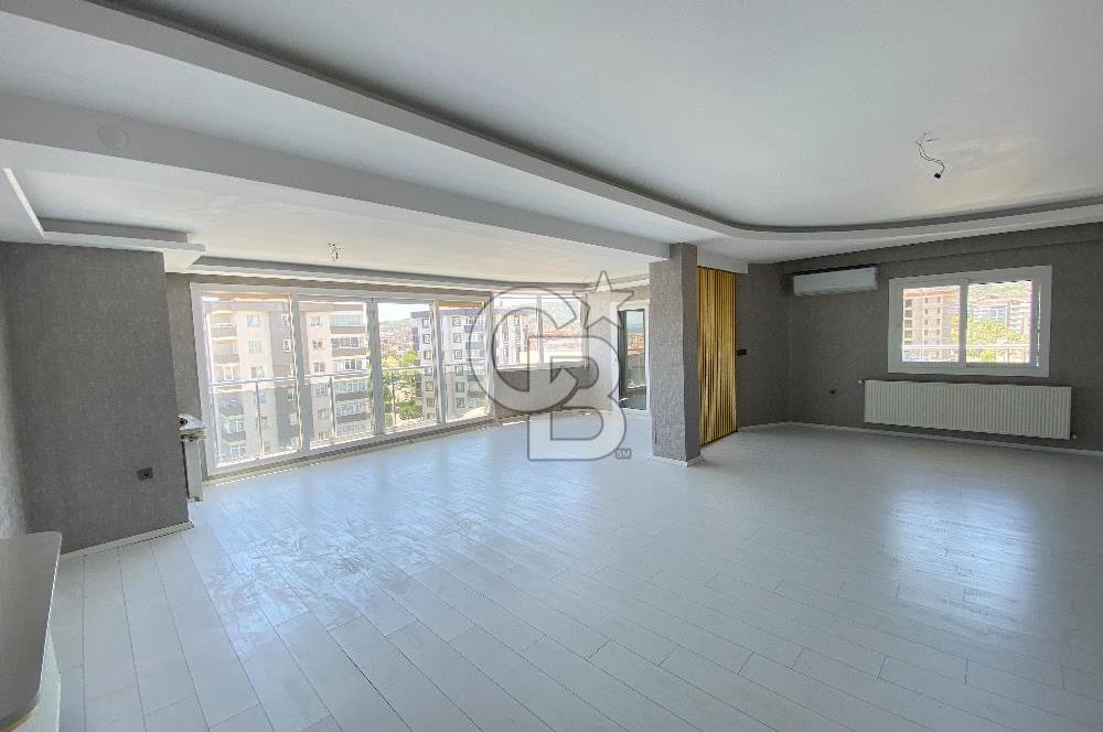 Gaziemir Irmak Mahallesi Site içinde Geniş Dubleks Daire