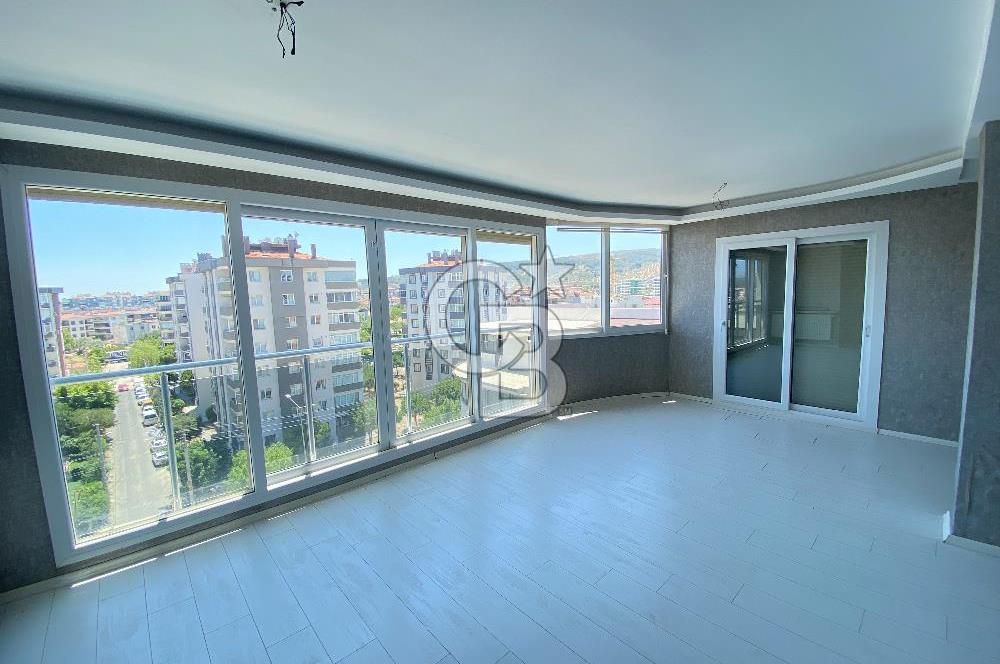 Gaziemir Irmak Mahallesi Site içinde Geniş Dubleks Daire