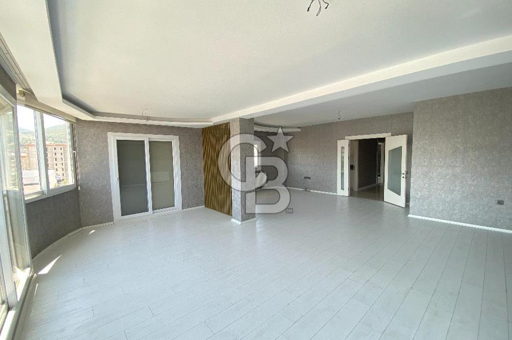 Gaziemir Irmak Mahallesi Site içinde Geniş Dubleks Daire