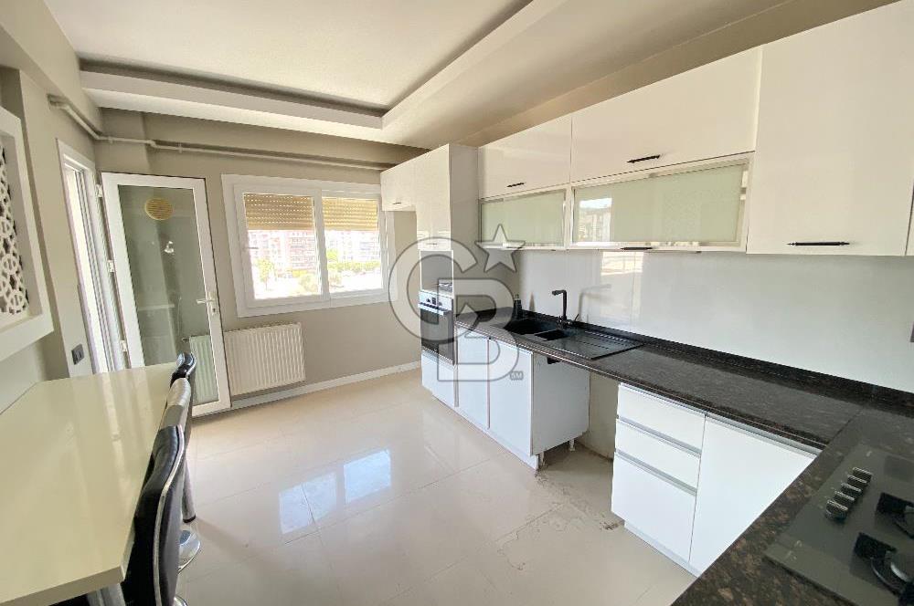 Gaziemir Irmak Mahallesi Site içinde Geniş Dubleks Daire
