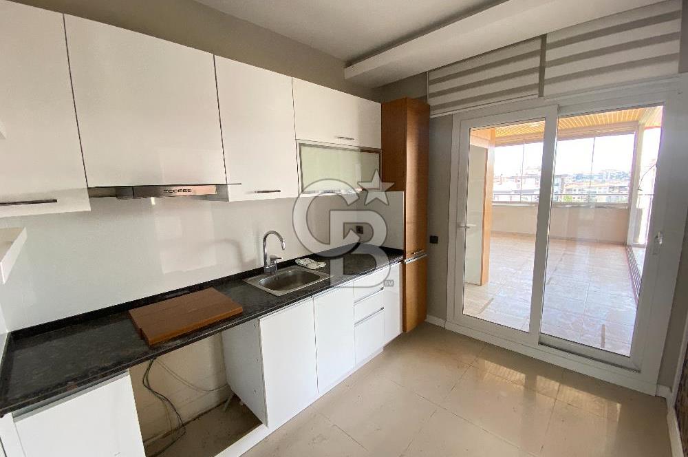 Gaziemir Irmak Mahallesi Site içinde Geniş Dubleks Daire