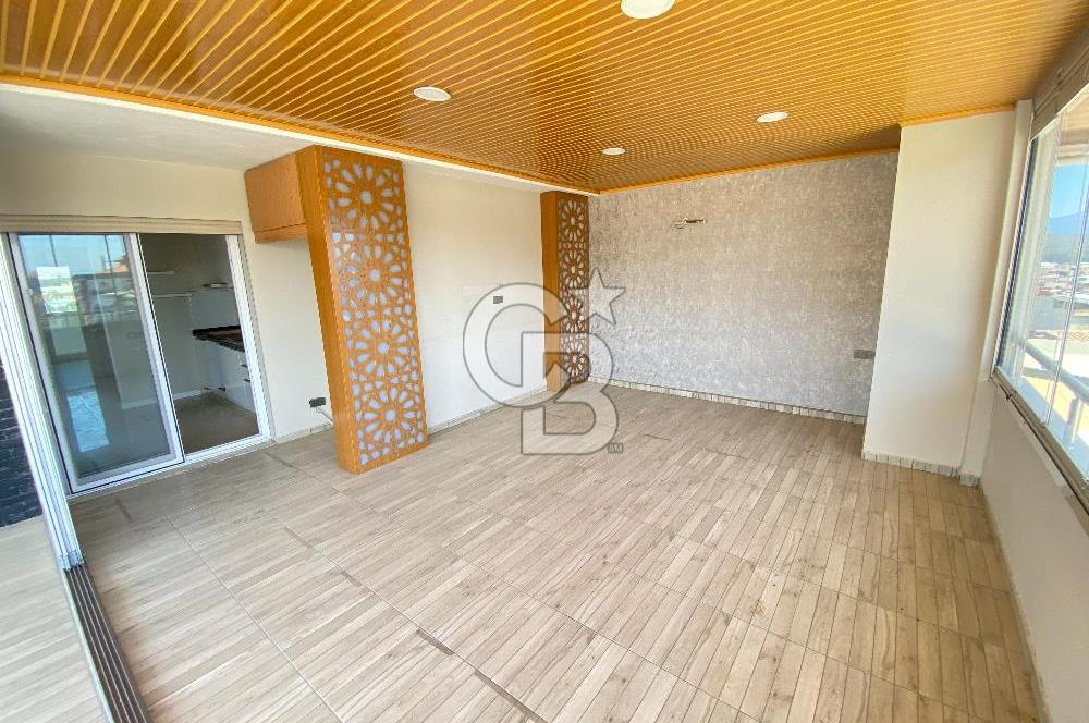Gaziemir Irmak Mahallesi Site içinde Geniş Dubleks Daire