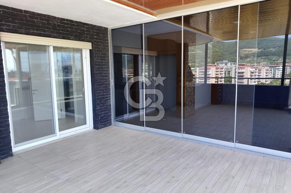 Gaziemir Irmak Mahallesi Site içinde Geniş Dubleks Daire