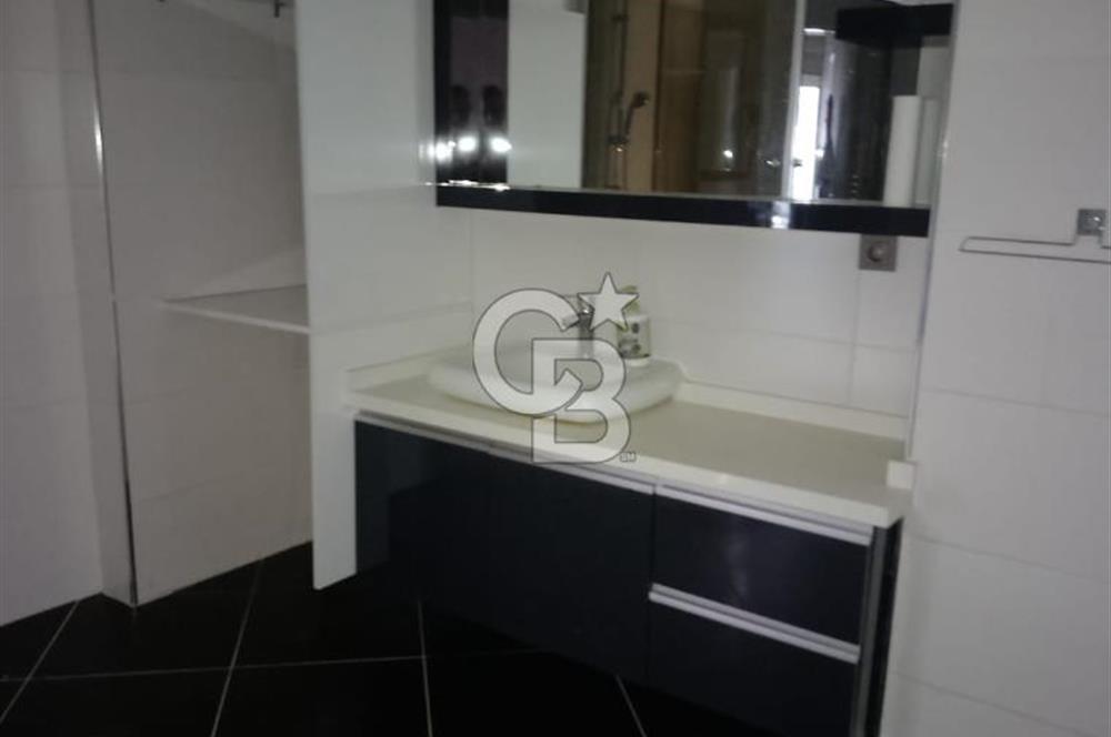Gaziemir Irmak Mahallesi Site içinde Geniş Dubleks Daire