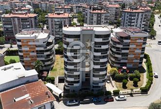 Gaziemir Irmak Mahallesi Site içinde Geniş Dubleks Daire