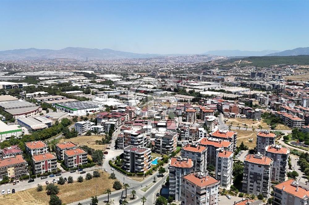 Gaziemir Irmak Mahallesi Site içinde Geniş Dubleks Daire