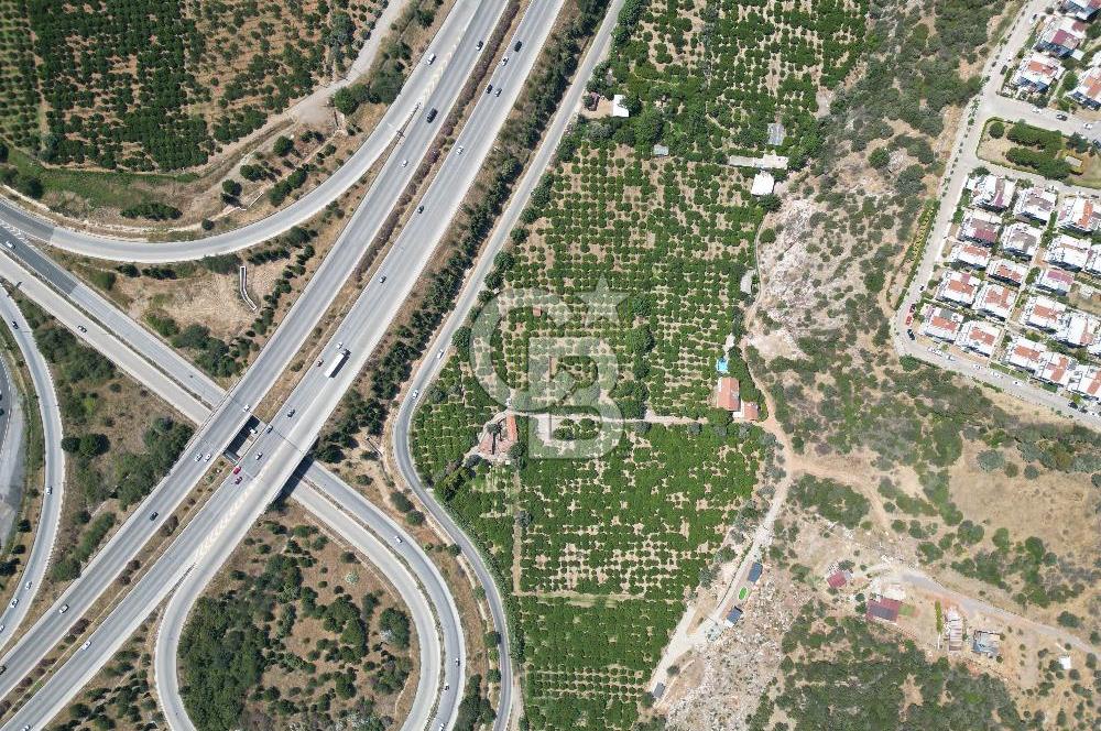 GÜZELBAHÇE’DE İMARA VE OTOBANA KOMŞU SATILIK DEĞERLİ ARAZİ