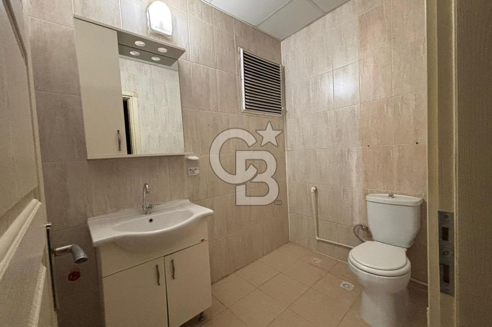 GAZİEMİRDE BELEDİYE ARKASINDA CADDEYE 7 M CEPHELİ SATILIK DÜKKAN