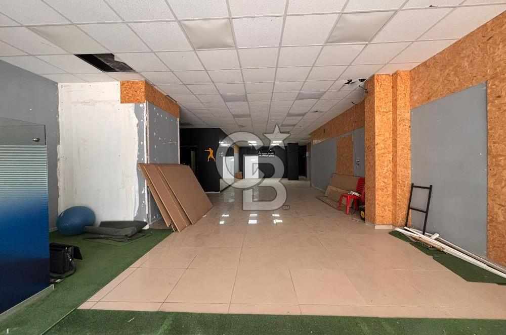GAZİEMİRDE BELEDİYE ARKASINDA CADDEYE 7 M CEPHELİ SATILIK DÜKKAN