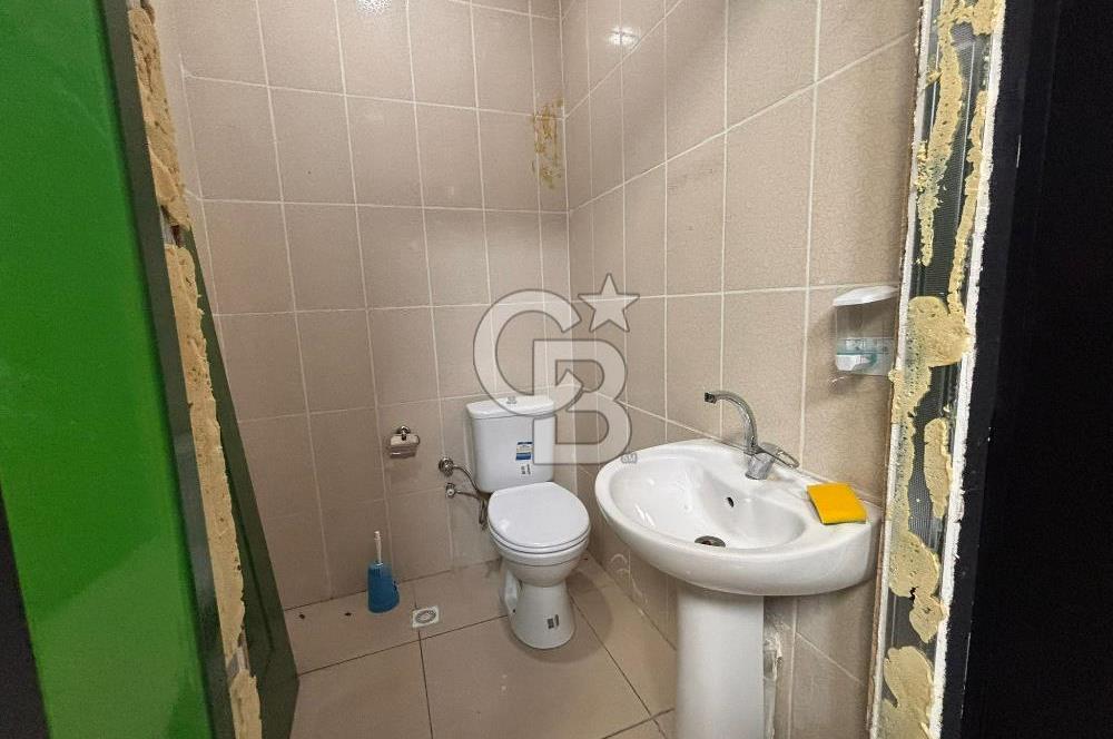 GAZİEMİRDE BELEDİYE ARKASINDA CADDEYE 7 M CEPHELİ SATILIK DÜKKAN