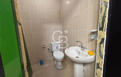 GAZİEMİRDE BELEDİYE ARKASINDA CADDEYE 7 M CEPHELİ SATILIK DÜKKAN