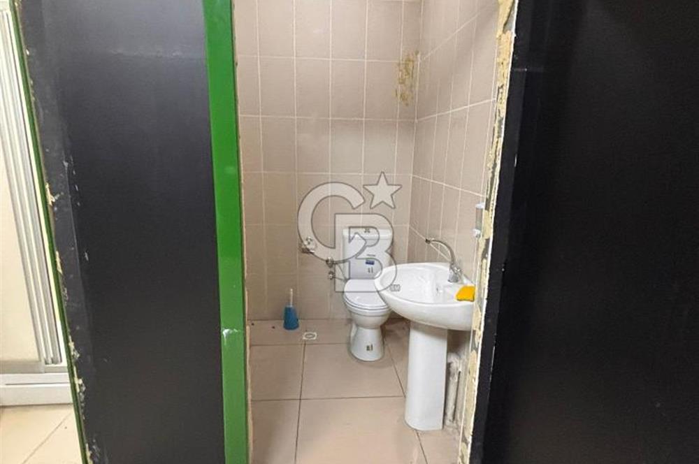 GAZİEMİRDE BELEDİYE ARKASINDA CADDEYE 7 M CEPHELİ SATILIK DÜKKAN
