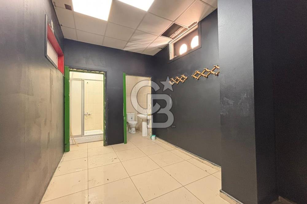 GAZİEMİRDE BELEDİYE ARKASINDA CADDEYE 7 M CEPHELİ SATILIK DÜKKAN