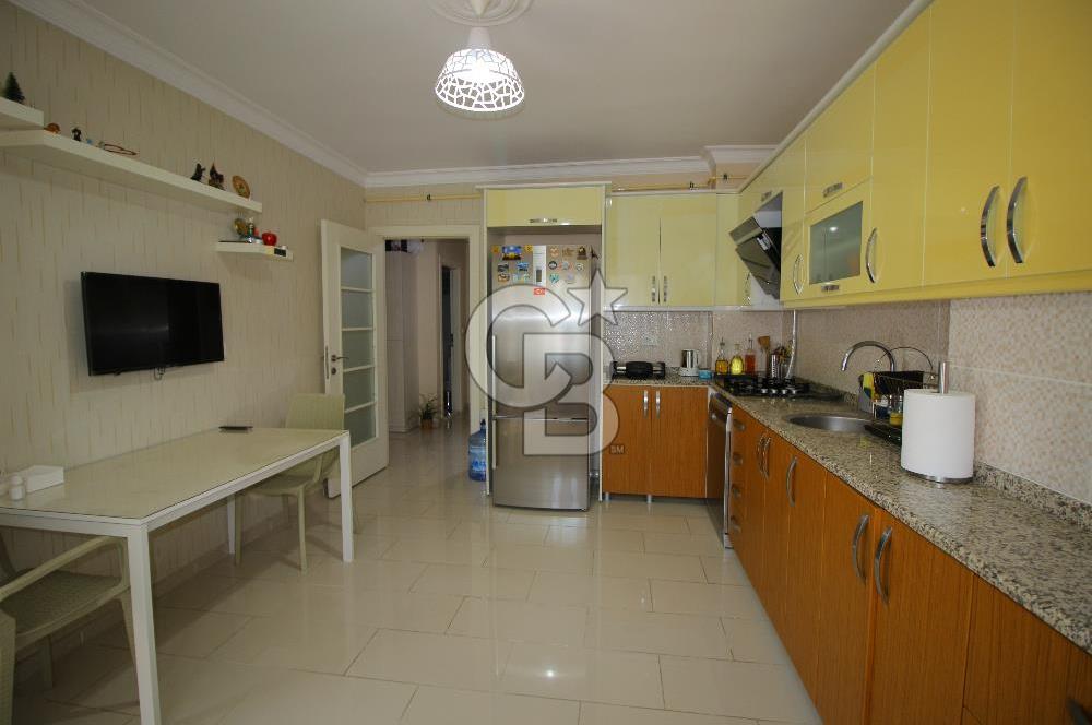 Gazi Mahallesinde 140 m2 Mükemmel Konumda 3+1 Satılık Daire