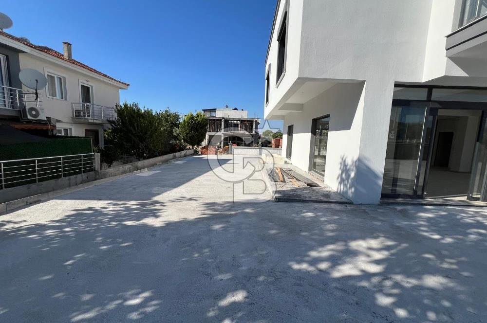 Yenifoça Gencelli'de Anayol Üzeri Kiralık Dükkan
