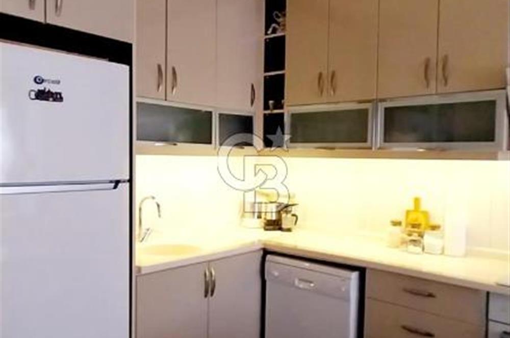 Foça Marsilya Meydanında Satılık Tadilatlı Eşyalı 1+1 Daire