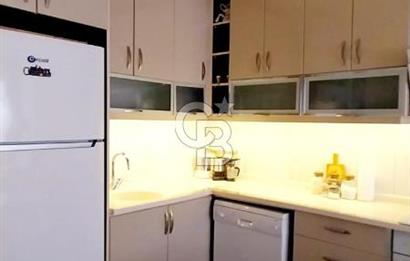 Foça Marsilya Meydanında Satılık Tadilatlı Eşyalı 1+1 Daire