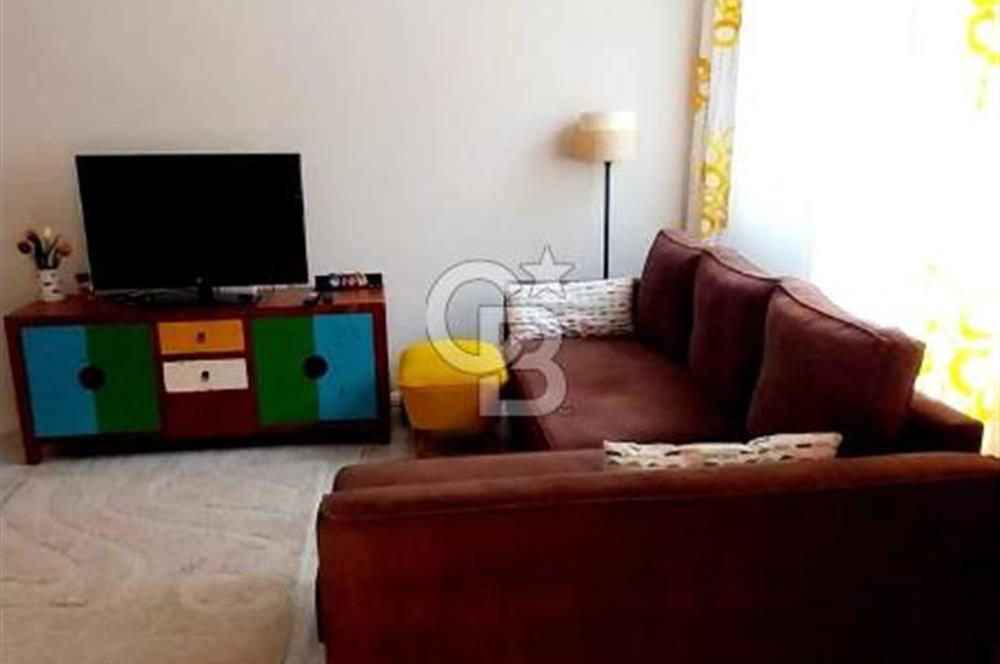 Foça Marsilya Meydanında Satılık Tadilatlı Eşyalı 1+1 Daire